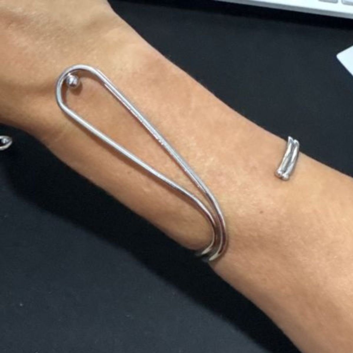 Bracelete biju prata com ponta