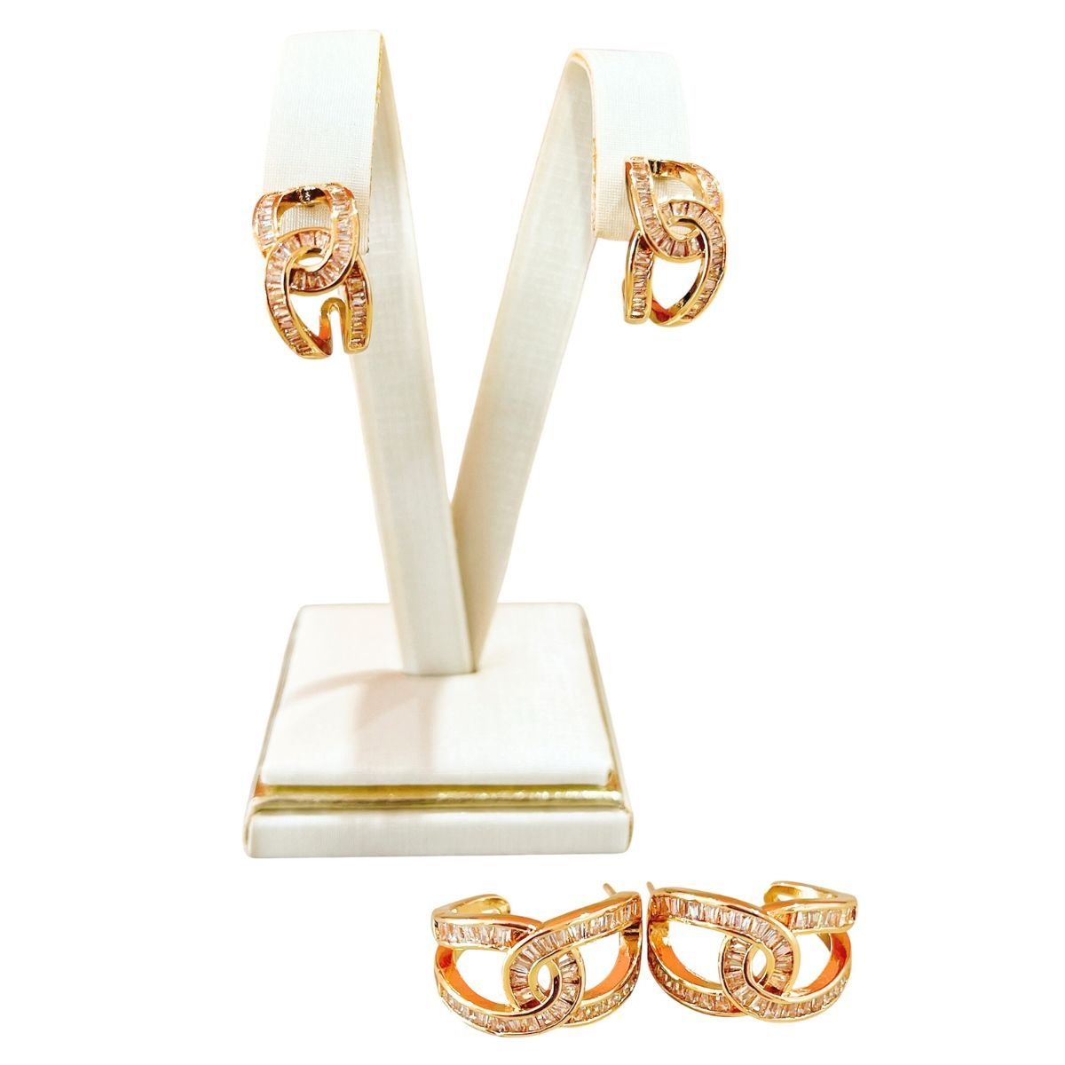 BRINCO ARGOLA DOURADA ELOS CRAVEJADOS